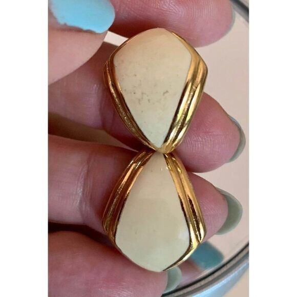Vintage Monet cream enamel paint & gold clip on earrings - Picture 2 of 4